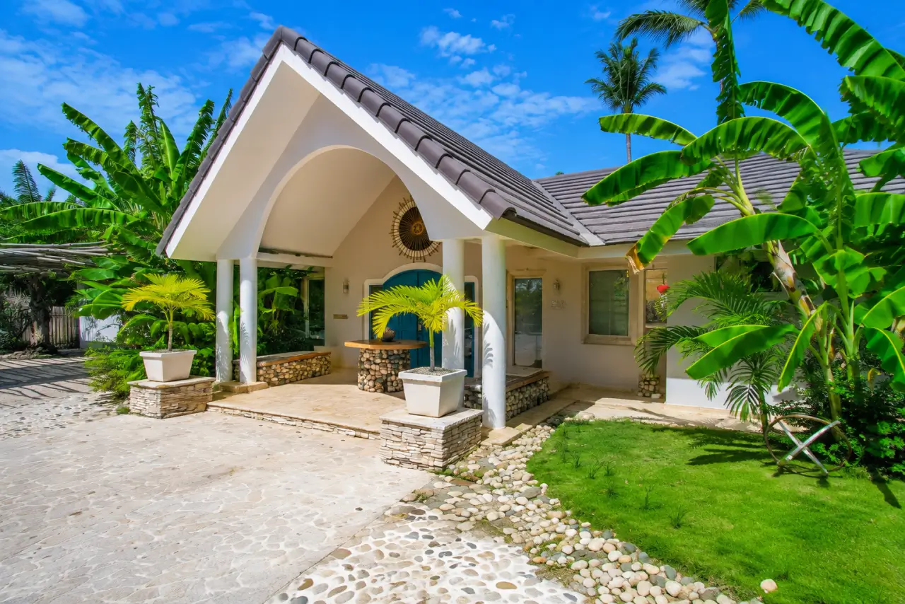 Luxury 9 Bedroom Villa in a Pristine Gates Community