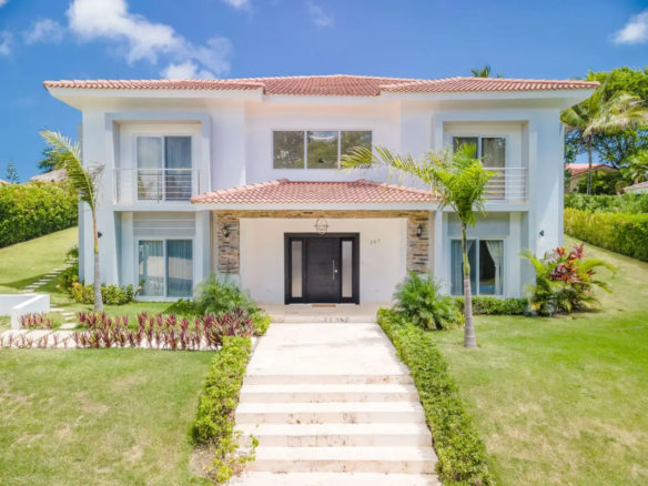 Modern Luxury Villa with 4 Bedrooms