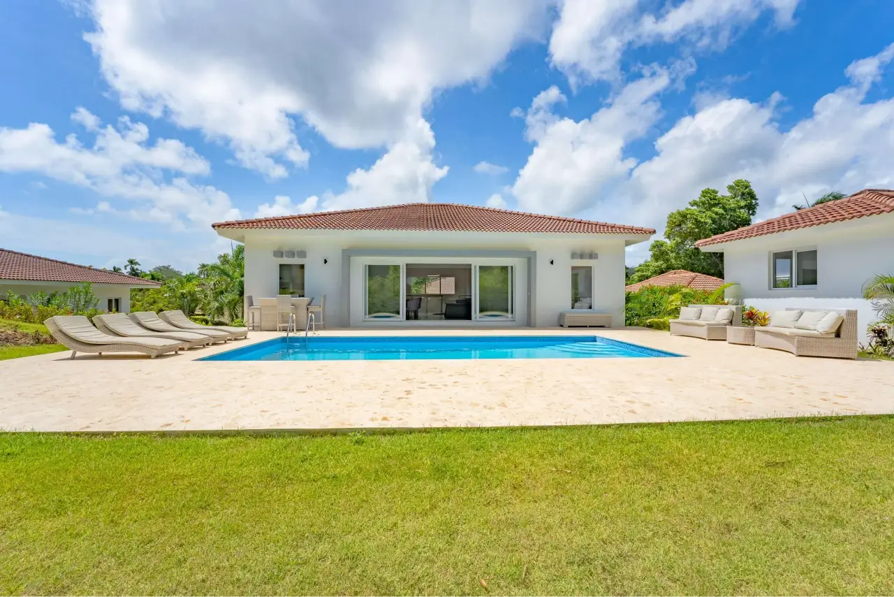 Modern Luxury Villa with 4 Bedrooms