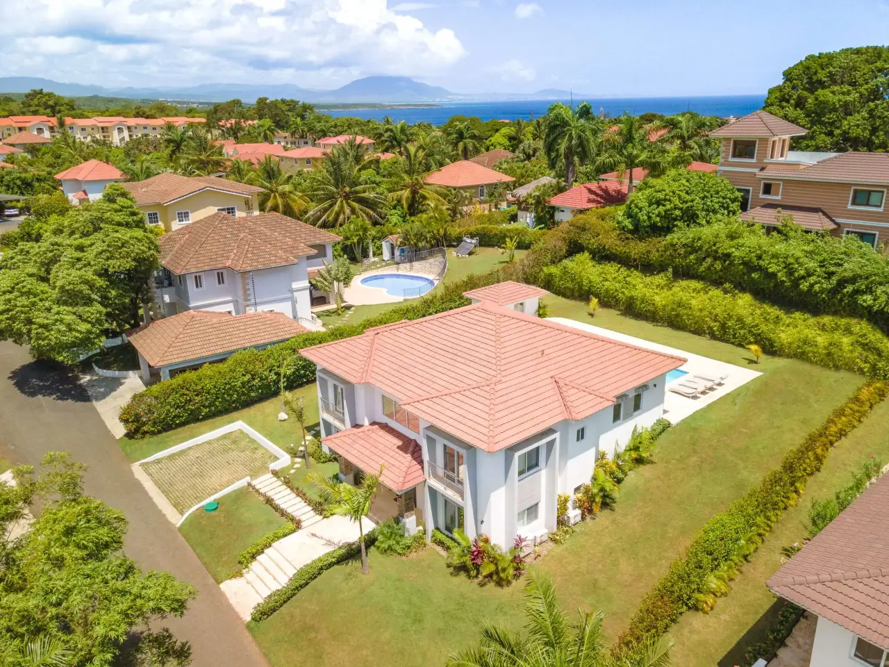 Modern Luxury Villa with 4 Bedrooms
