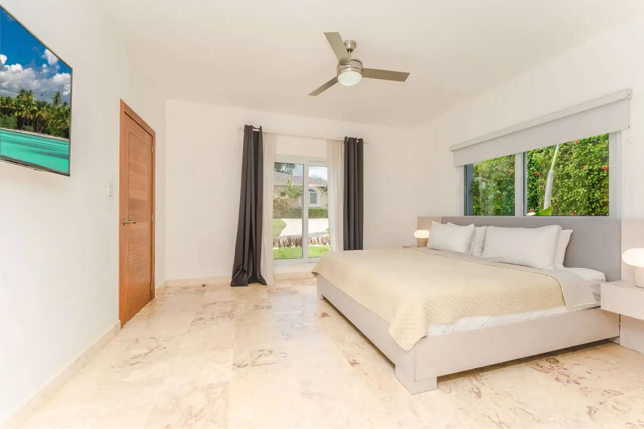 Modern Luxury Villa with 4 Bedrooms