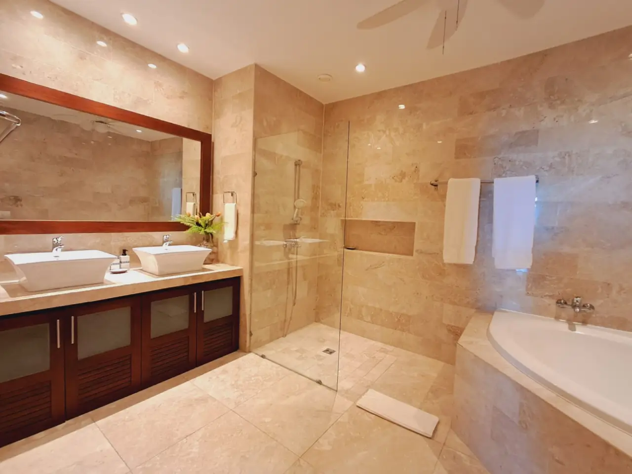 Beach Palace Cabarete OCEANFRONT LIVING IN THE HEART OF CABARETE