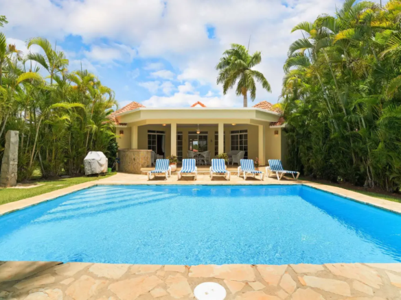 Spacious 2-Bedroom Villa with Pool & Tropical Privacy