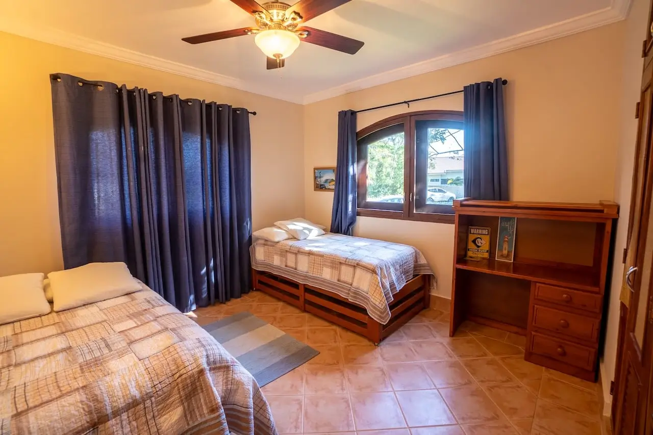 Private Luxury Villa in Sea Horse Ranch with guest house