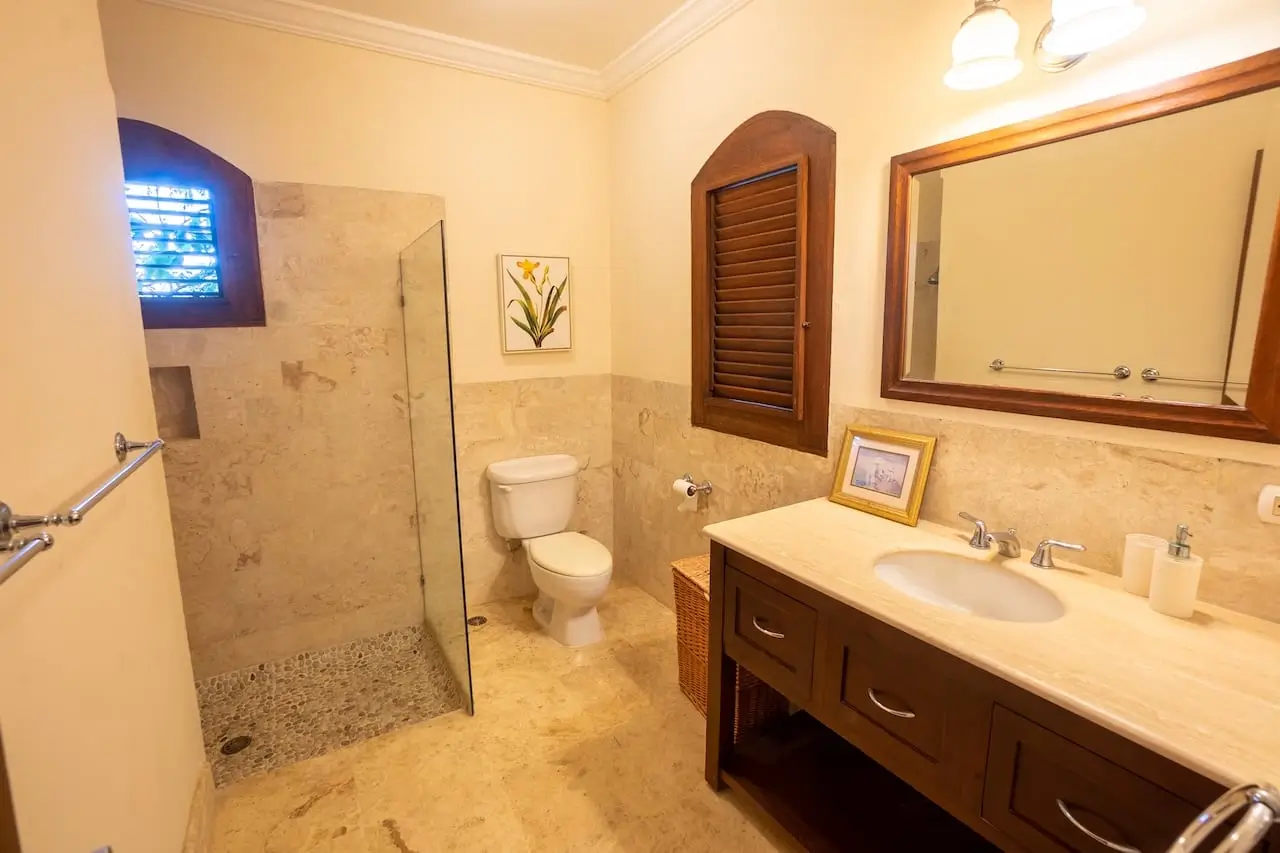 Private Luxury Villa in Sea Horse Ranch with guest house