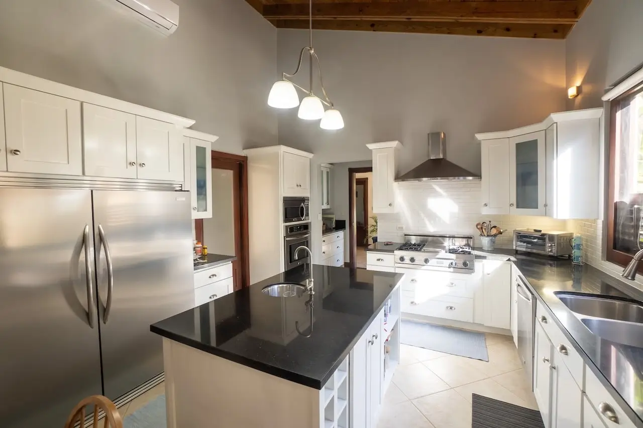 Private Luxury Villa in Sea Horse Ranch with Guest House