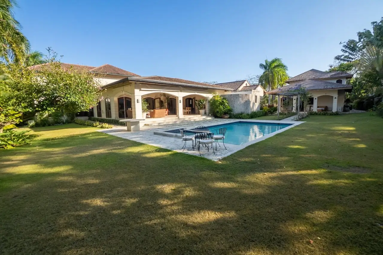 Private Luxury Villa in Sea Horse Ranch with guest house