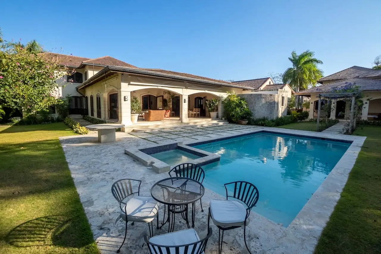 Private Luxury Villa in Sea Horse Ranch with guest house