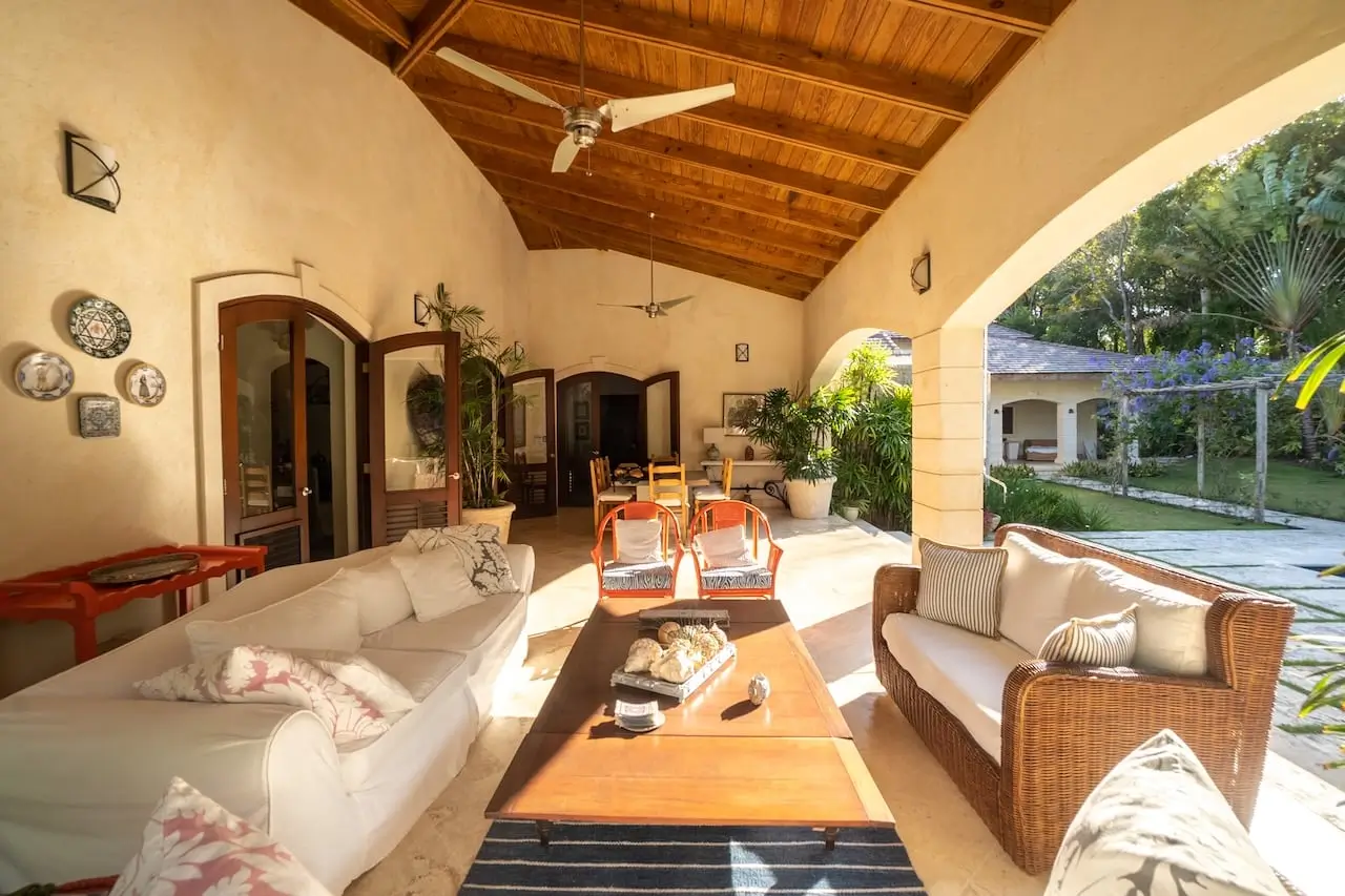Private Luxury Villa in Sea Horse Ranch with guest house