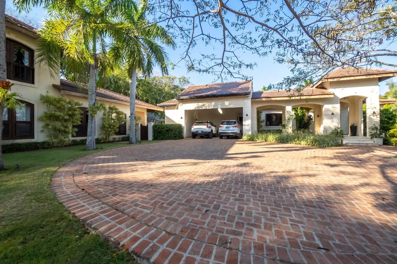 Private Luxury Villa in Sea Horse Ranch with guest house