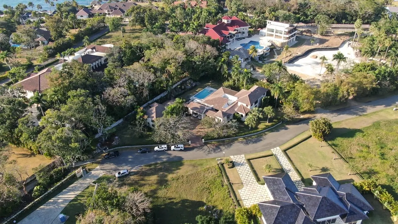 Private Luxury Villa in Sea Horse Ranch with guest house