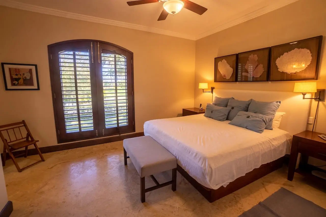 Private Luxury Villa in Sea Horse Ranch with guest house