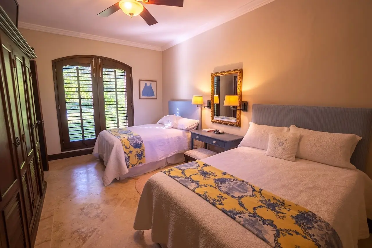 Private Luxury Villa in Sea Horse Ranch with guest house
