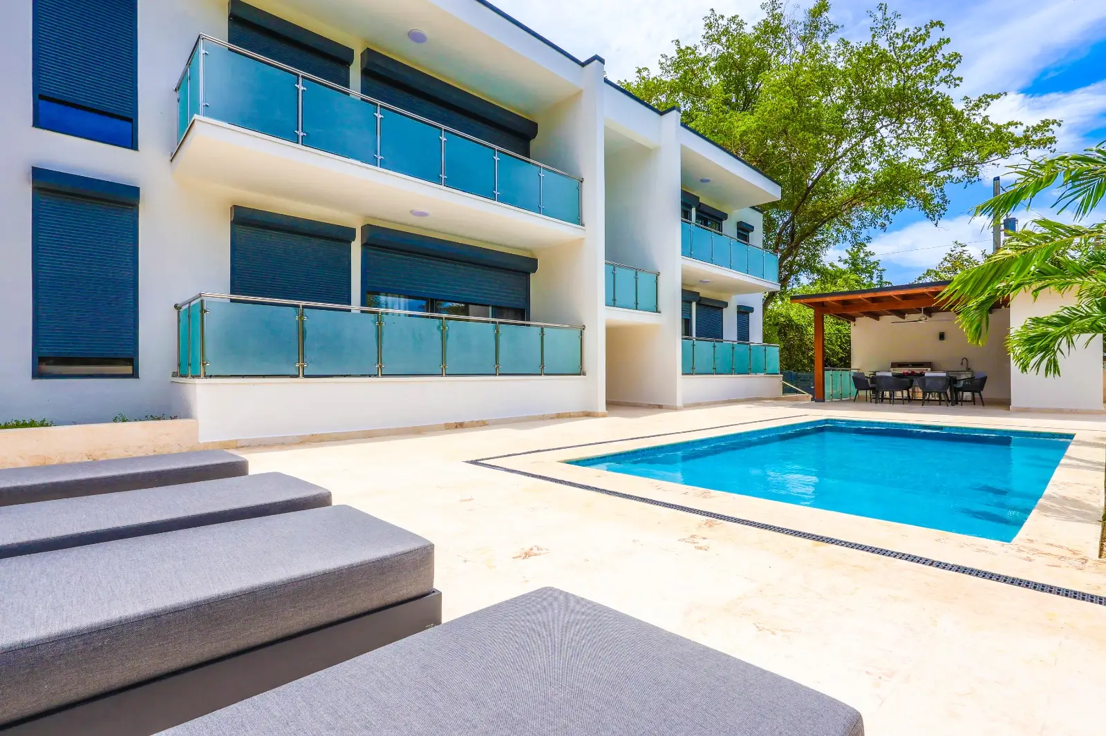 modern-luxury-two-bedroom-condos-near-the-beach-img-5 MODERN LUXURY TWO-BEDROOM CONDOS NEAR THE BEACH
